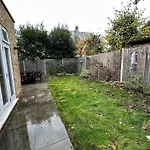 2 Bed Garden Apartment - Piccadilly Line