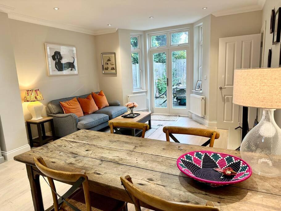2 Bed Garden - Piccadilly Line * Londra