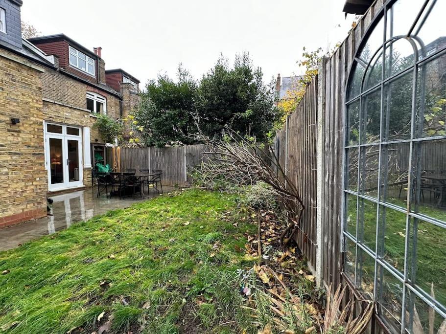 2 Bed Garden - Piccadilly Line Appartamento Londra