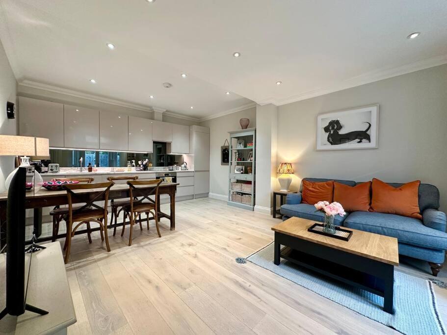 2 Bed Garden - Piccadilly Line Londra