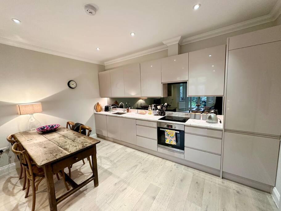 2 Bed Garden - Piccadilly Line
